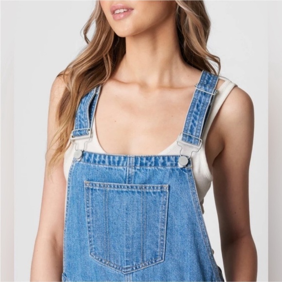 Blank NYC Loosen Up Light Blue Distressed Denim Overalls Size 29 - Picture 3 of 4